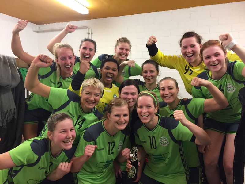 Damen I in Feierlaune
